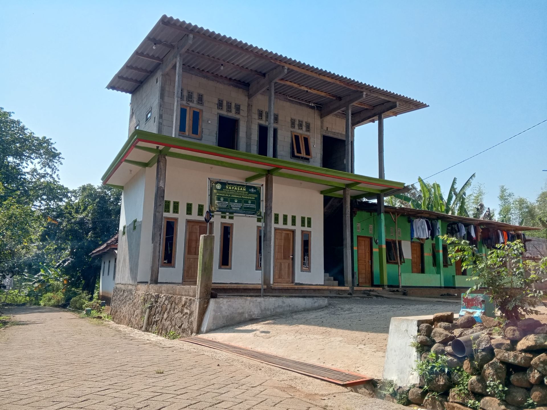 Background Sunan Ampel